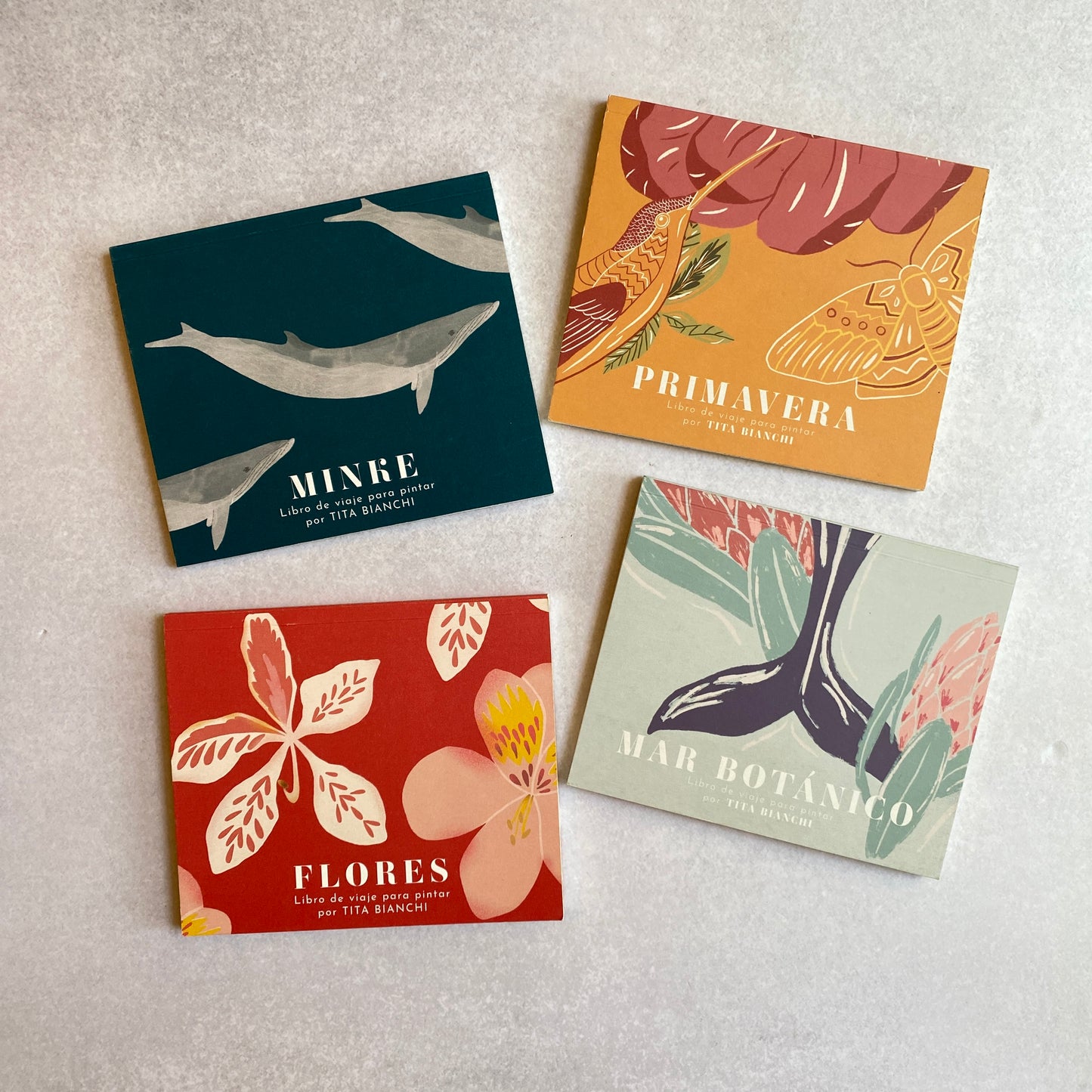 4 Modelos de libros para pintar con acuarela y todo tipo de lápices. Dibujos inspirados en  el mar y la botánica, incluye ballenas y flores.